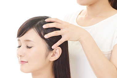頭皮を癒すマッサージ術